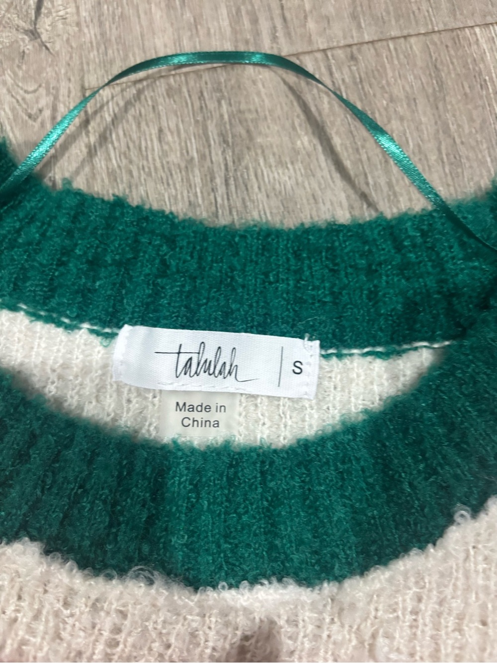 Talulah Warm Wishes Sweater OVERSIZED KNIT BOW DETAILED SWEATER IVORY RED GREEN - Picture 5 of 5